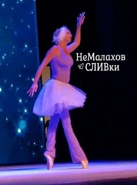 Волочкова засветила округлившийся живот во время репетиции