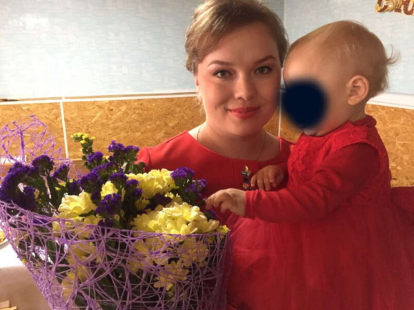 Экс-солистка группы «Росичи» выпала с 10 этажа вместе с дочкой