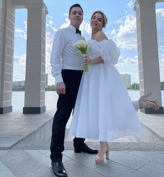 Экс-участник «Дома−2» Стас Каримов поделился первыми свадебными фото