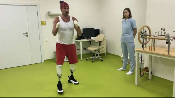 Костомаров показал тренировку в протезах