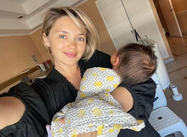 Ставшая мамой звезда «Кухни» Ольга Кузьмина показала новорожденную дочь