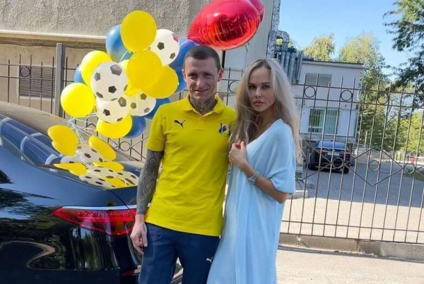 Жена Павла Мамаева объяснила причину срыва футболиста