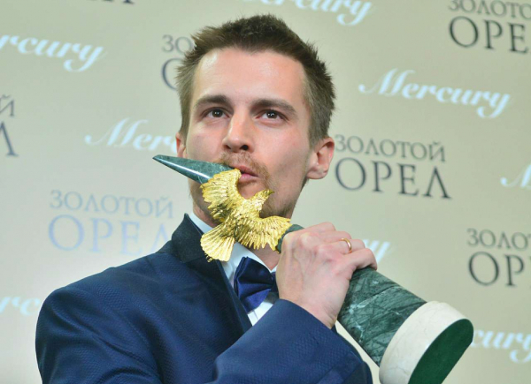 «Пап, прости меня»: Иван Янковский получил пятую статуэтку «Золотой орел»