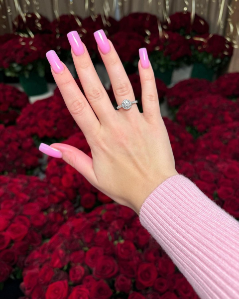 Кольцо, в котором 30 бриллиантов, и 5.000 роз: блогерше Candy Superstar сделали предложение за 1 млн грн (ФОТО)