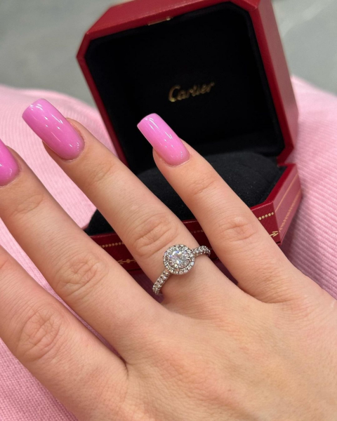 Кольцо, в котором 30 бриллиантов, и 5.000 роз: блогерше Candy Superstar сделали предложение за 1 млн грн (ФОТО)