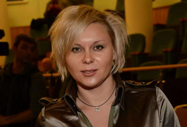 У сбежавшей из России актрисы Яны Трояновой* возникли новые проблемы